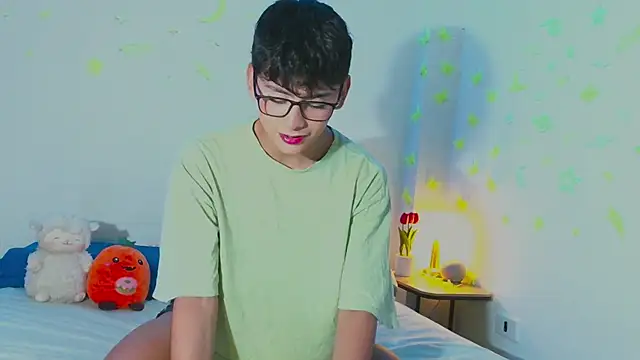 Snapshot of arnold_laurent_ chatting on 02/24/25, 07:19 arnold laurent online show from 02/24/25, 07:19