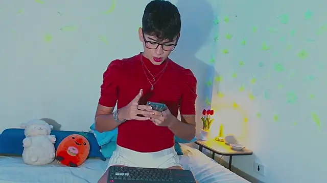 Snapshot of arnold_laurent_ chatting on 03/18/25, 07:42 arnold laurent online show from 03/18/25, 07:42