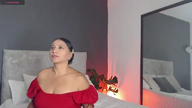 Snapshot of andreu_mature chatting on 05/17/26, 10:44 andreu mature online show from 05/17/26, 10:44