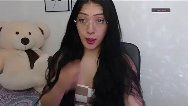 Snapshot of Suzanne_abbey chatting on 10/06/25, 11:35 Suzanne abbey online show from 10/06/25, 11:35