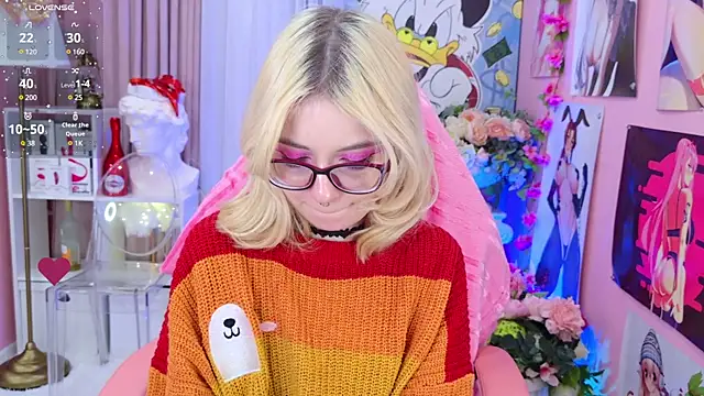 Snapshot of Coconut_Mia chatting on 12/17/24, 10:43 Coconut Mia online show from 12/17/24, 10:43