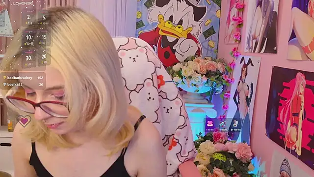 Snapshot of Coconut_Mia chatting on 12/20/24, 12:19 Coconut Mia online show from 12/20/24, 12:19