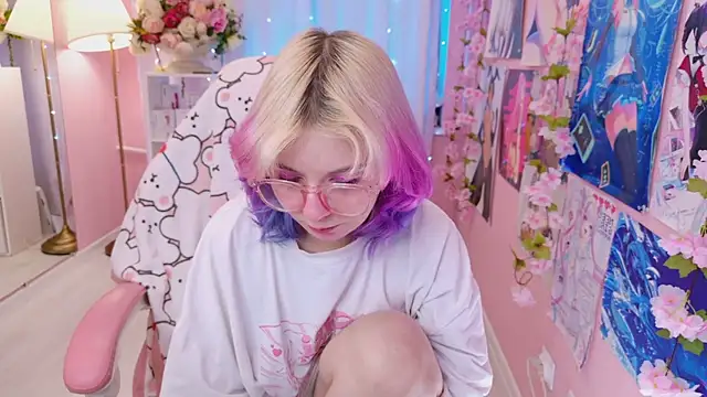 Snapshot of Coconut_Mia chatting on 11/20/25, 02:17 Coconut Mia online show from 11/20/25, 02:17