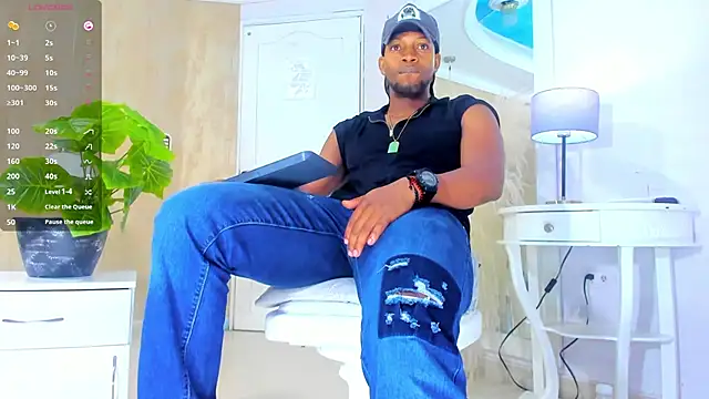 Snapshot of RicoBrown777_ chatting on 06/07/26, 04:05 RicoBrown777 online show from 06/07/26, 04:05