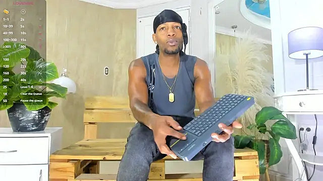 Snapshot of RicoBrown777_ chatting on 06/25/26, 04:12 RicoBrown777 online show from 06/25/26, 04:12