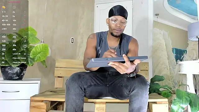 Snapshot of RicoBrown777_ chatting on 07/07/26, 04:15 RicoBrown777 online show from 07/07/26, 04:15