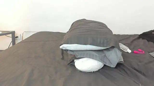 Snapshot of evanandsunny chatting on 12/08/24, 11:51 evanandsunny online show from 12/08/24, 11:51