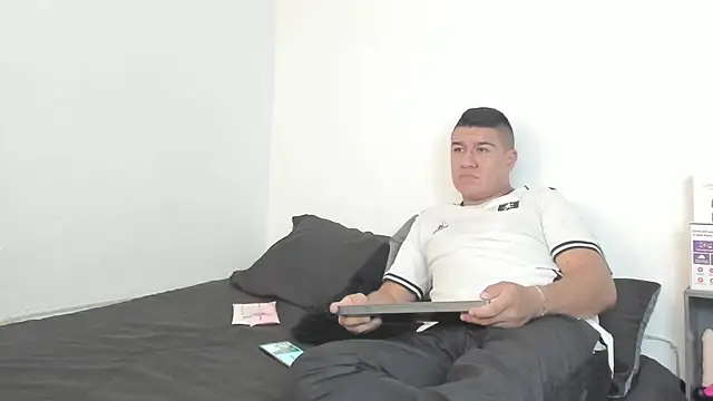 Snapshot of evanandsunny chatting on 12/09/24, 06:46 evanandsunny online show from 12/09/24, 06:46