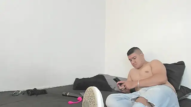 Snapshot of evanandsunny chatting on 12/13/24, 03:11 evanandsunny online show from 12/13/24, 03:11