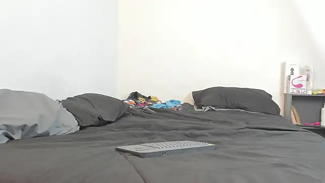 Snapshot of evanandsunny chatting on 12/14/24, 10:39 evanandsunny online show from 12/14/24, 10:39