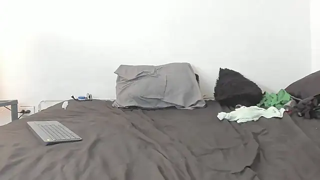 Snapshot of evanandsunny chatting on 01/20/25, 06:10 evanandsunny online show from 01/20/25, 06:10