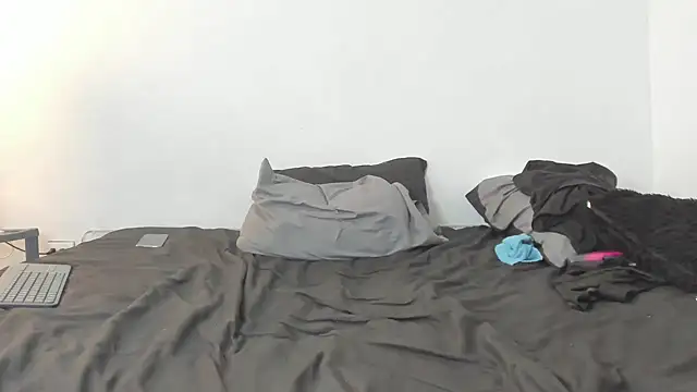 Snapshot of evanandsunny chatting on 01/24/25, 08:00 evanandsunny online show from 01/24/25, 08:00