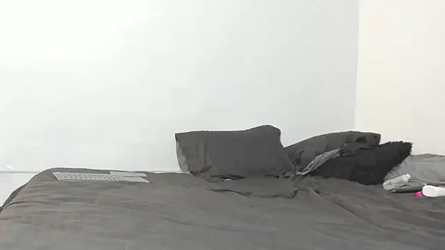 Snapshot of evanandsunny chatting on 02/06/25, 11:26 evanandsunny online show from 02/06/25, 11:26