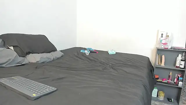 Snapshot of evanandsunny chatting on 02/26/25, 10:42 evanandsunny online show from 02/26/25, 10:42