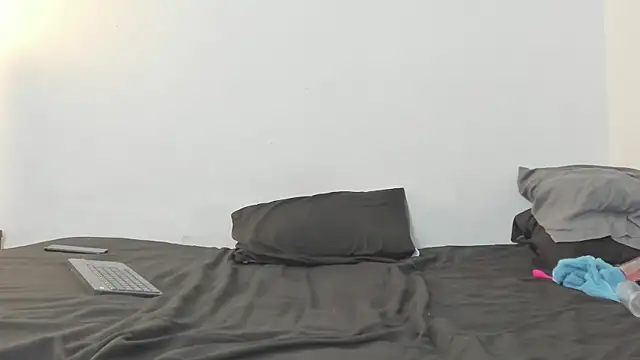 Snapshot of evanandsunny chatting on 03/22/25, 10:37 evanandsunny online show from 03/22/25, 10:37