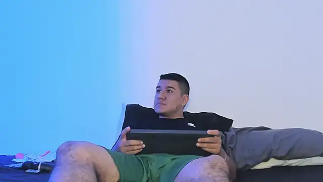 Snapshot of evanandsunny chatting on 10/23/25, 11:35 evanandsunny online show from 10/23/25, 11:35