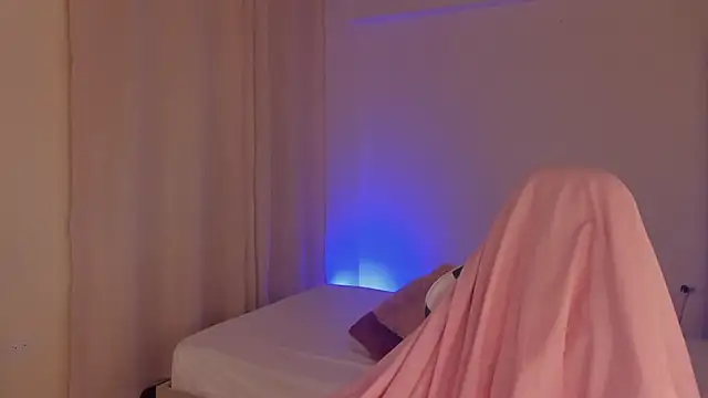 SavannahWildee online show from 02/11/25, 06:44