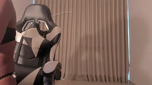 SavannahWildee online show from 10/04/25, 11:19