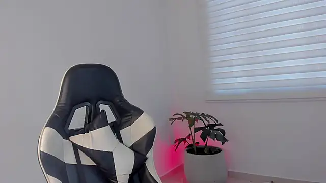 SavannahWildee online show from 07/07/26, 12:20