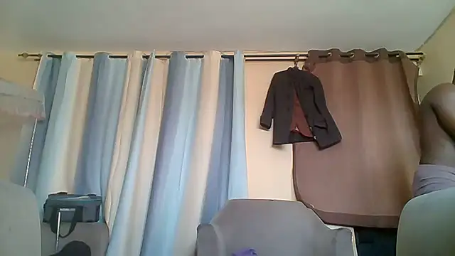 Snapshot of likys123 chatting on 11/08/25, 01:44 likys123 online show from 11/08/25, 01:44