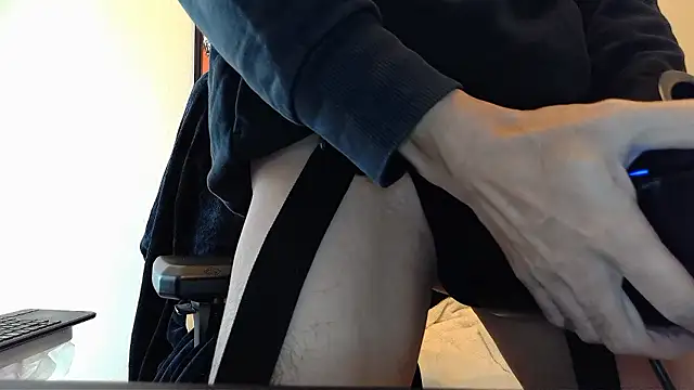 Snapshot of cho_aniki chatting on 11/15/25, 03:04 cho aniki online show from 11/15/25, 03:04