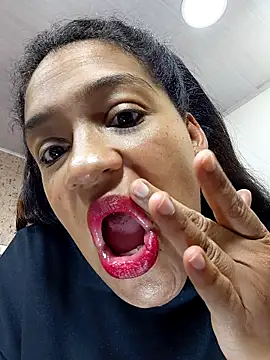 Michelle Brito1 online show from 10/23/25, 10:41