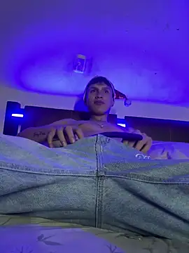 Snapshot of pipeynick chatting on 12/11/24, 11:43 pipeynick online show from 12/11/24, 11:43