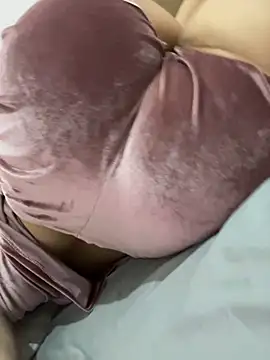 Snapshot of mohra30 chatting on 11/21/25, 04:27 mohra30 online show from 11/21/25, 04:27