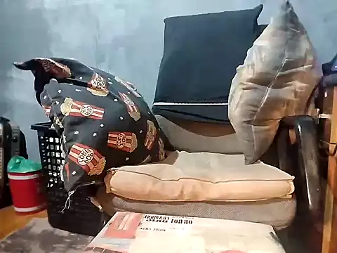 Snapshot of bumbumtatuado chatting on 11/19/25, 11:49 bumbumtatuado online show from 11/19/25, 11:49