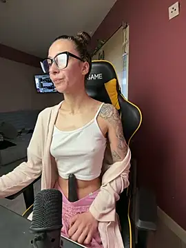 SOFIASWEETSECRETT online show from 05/06/26, 05:57