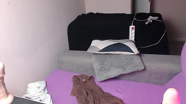 SOFIASWEETSECRETT online show from 05/09/26, 05:01