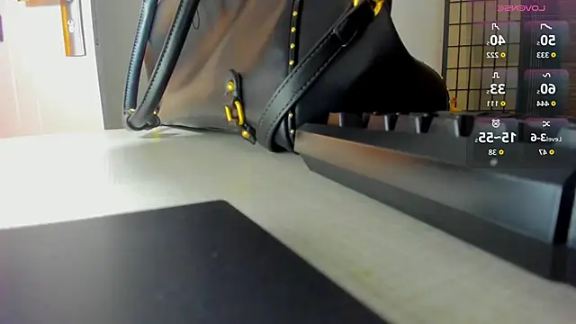 AishaRouhi online show from 10/29/25, 04:37