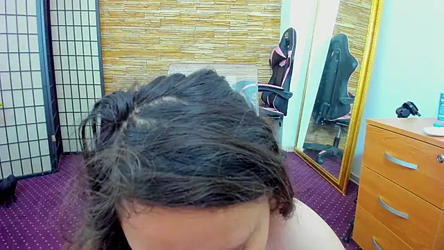 AishaRouhi online show from 12/19/25, 06:09