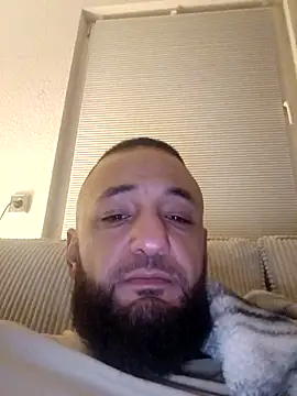 Snapshot of Reeeks69 chatting on 09/29/25, 04:28 Reeeks69 online show from 09/29/25, 04:28