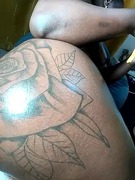 Hugemassivebootie online show from 11/21/25, 11:31