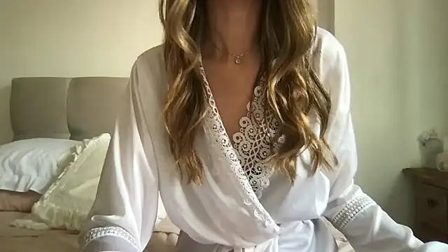 paolajonez online show from 01/06/25, 03:51