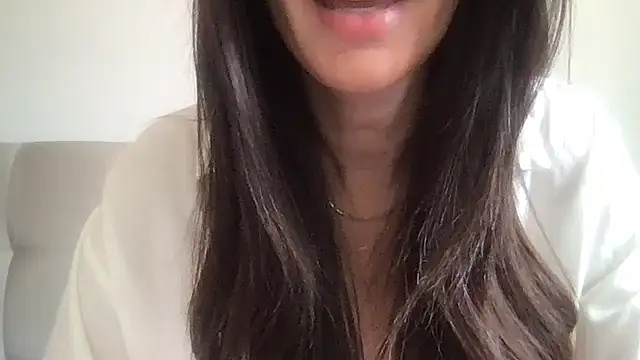 paolajonez online show from 02/15/26, 01:52