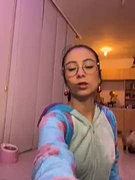 juanasnz99 online show from 12/25/24, 05:05