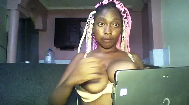 Snapshot of Sexxy_bre chatting on 12/25/24, 02:56 Sexxy bre online show from 12/25/24, 02:56