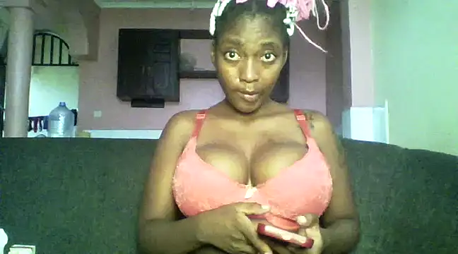 Snapshot of Sexxy_bre chatting on 12/26/24, 02:05 Sexxy bre online show from 12/26/24, 02:05