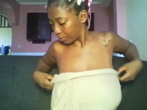 Snapshot of Sexxy_bre chatting on 01/04/25, 12:27 Sexxy bre online show from 01/04/25, 12:27