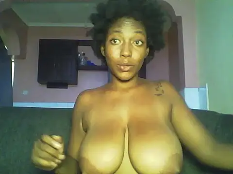 Snapshot of Sexxy_bre chatting on 01/08/25, 10:04 Sexxy bre online show from 01/08/25, 10:04