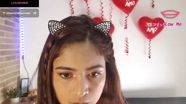 Snapshot of helenacyruss chatting on 02/13/25, 05:01 helenacyruss online show from 02/13/25, 05:01