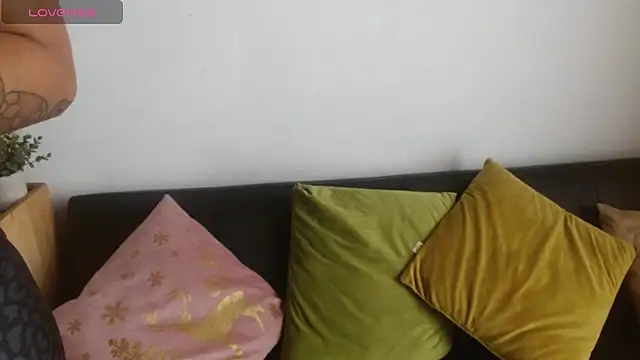 Snapshot of helenacyruss chatting on 03/21/25, 06:29 helenacyruss online show from 03/21/25, 06:29