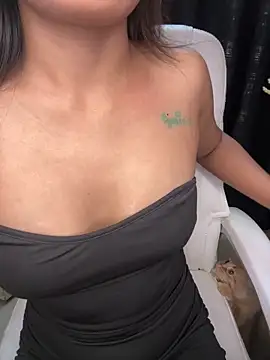 LeisyXO online show from 01/08/25, 01:00