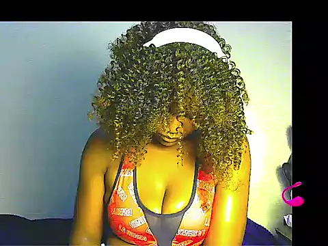 Snapshot of lilylovexx chatting on 04/15/26, 01:51 lilylovexx online show from 04/15/26, 01:51