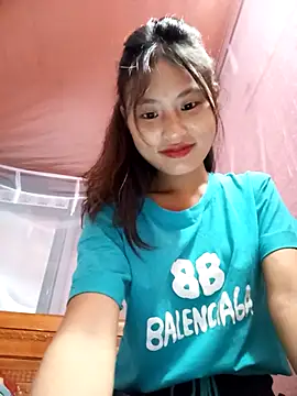 Snapshot of trieungoclnt chatting on 10/15/25, 04:01 trieungoclnt online show from 10/15/25, 04:01