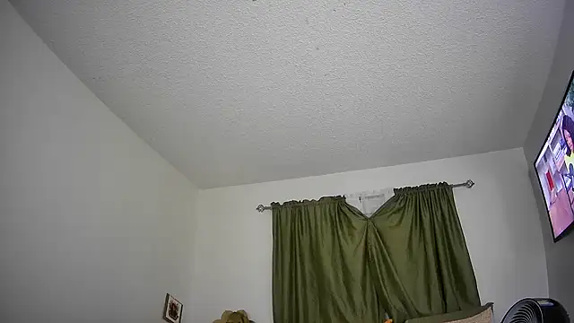 Snapshot of JooveyRose chatting on 10/02/25, 01:18 JooveyRose online show from 10/02/25, 01:18