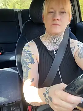 poussichienne online show from 04/15/26, 03:19