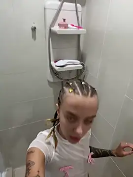 Snapshot of enjoy_my_beauty chatting on 12/16/24, 04:34 enjoy my beauty online show from 12/16/24, 04:34